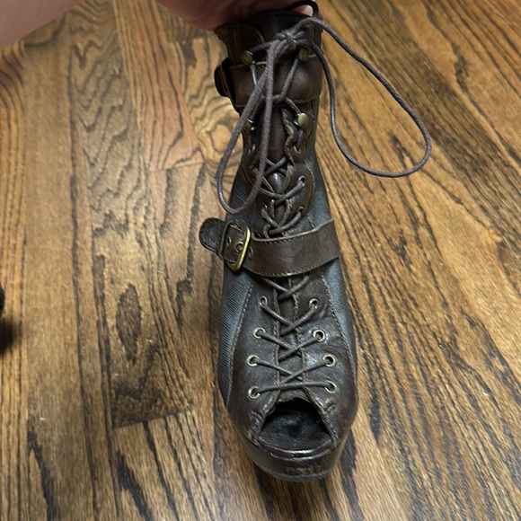 Stuart Weitzman booties for Fall! - Picture 5 of 7